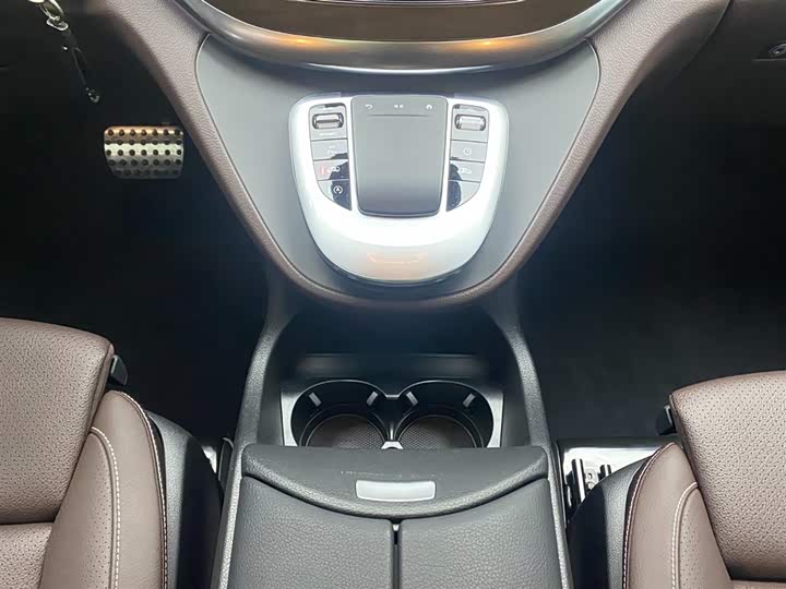 Фото 16 - Mercedes-Benz V-Class