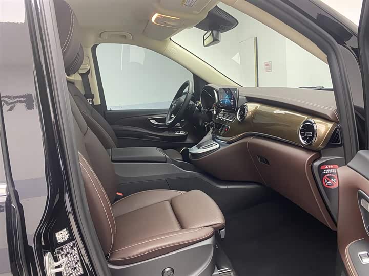 Фото 19 - Mercedes-Benz V-Class