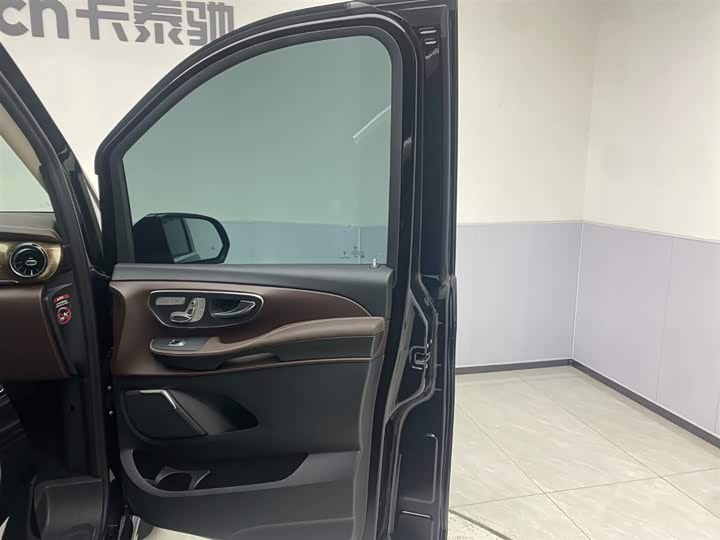 Фото 20 - Mercedes-Benz V-Class