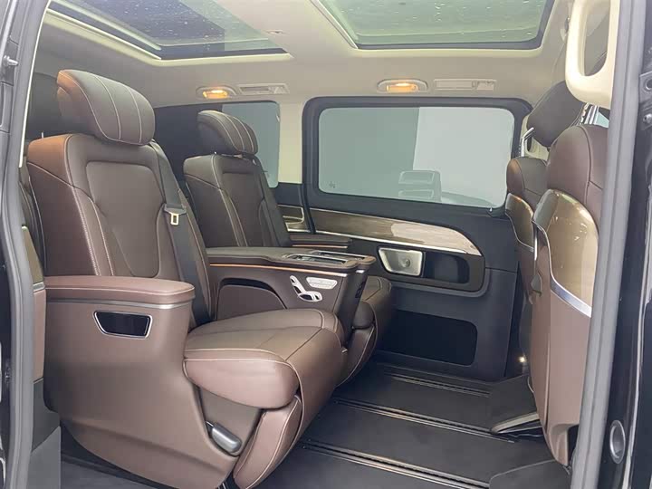 Фото 21 - Mercedes-Benz V-Class