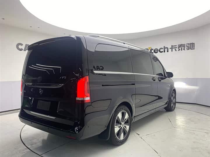 Фото 27 - Mercedes-Benz V-Class