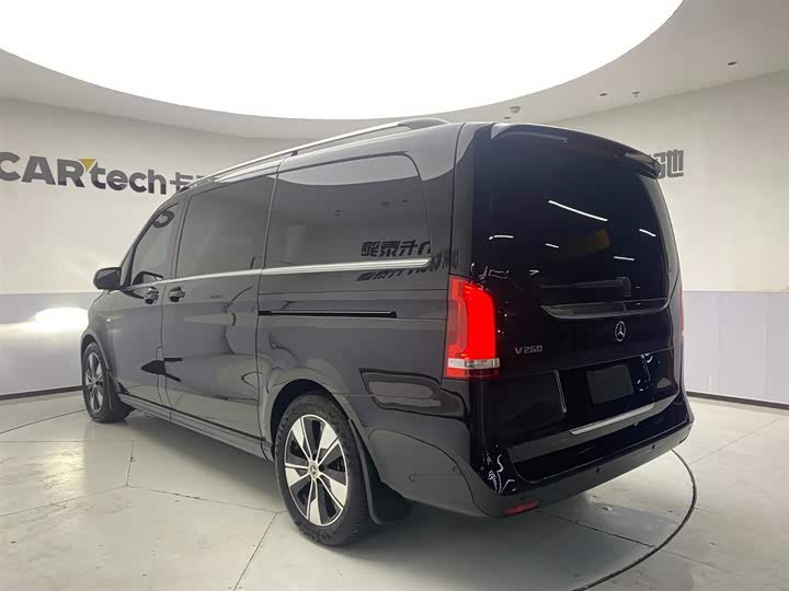 Фото 28 - Mercedes-Benz V-Class