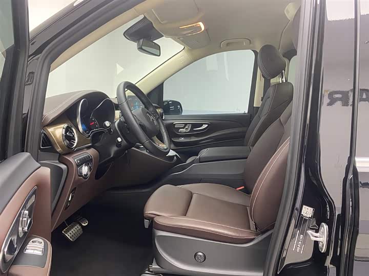 Фото 9 - Mercedes-Benz V-Class