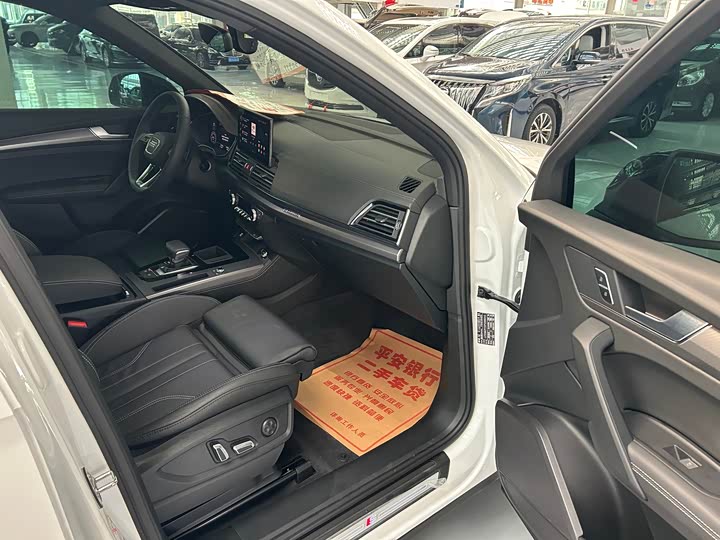 Фото 11 - Audi Q5L