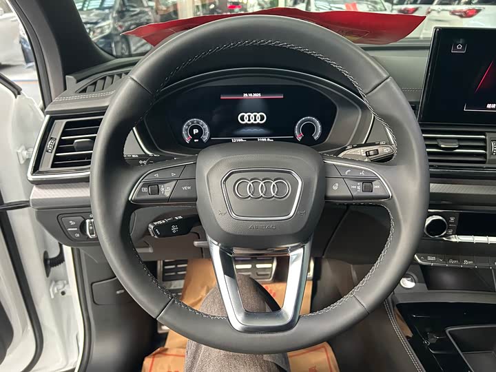 Фото 13 - Audi Q5L