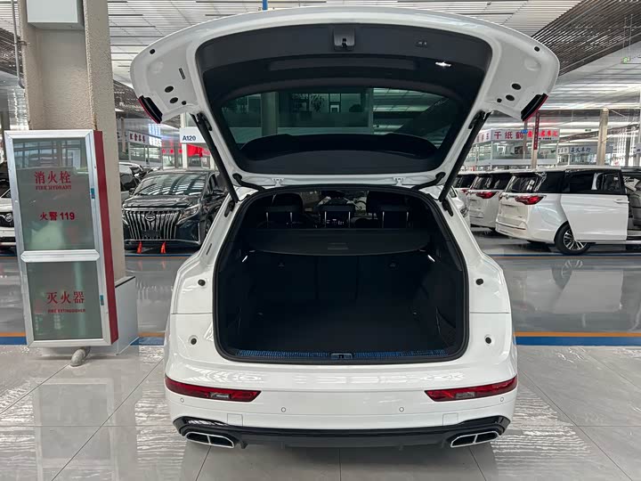 Фото 15 - Audi Q5L