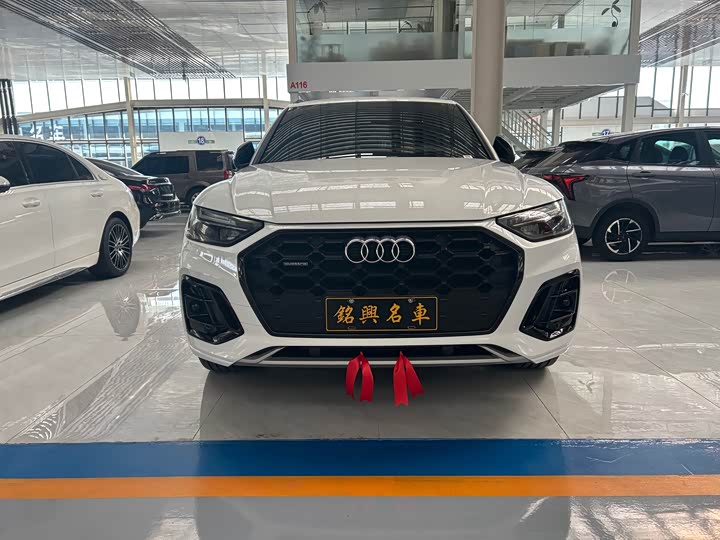 Фото 2 - Audi Q5L