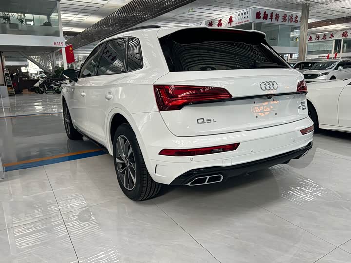 Фото 4 - Audi Q5L