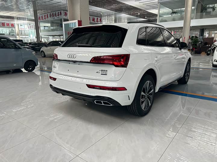 Фото 6 - Audi Q5L