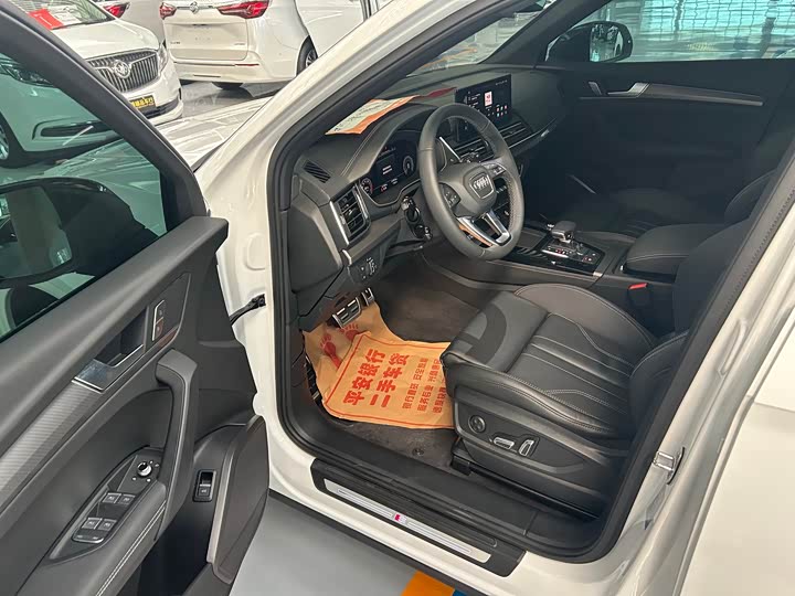 Фото 7 - Audi Q5L