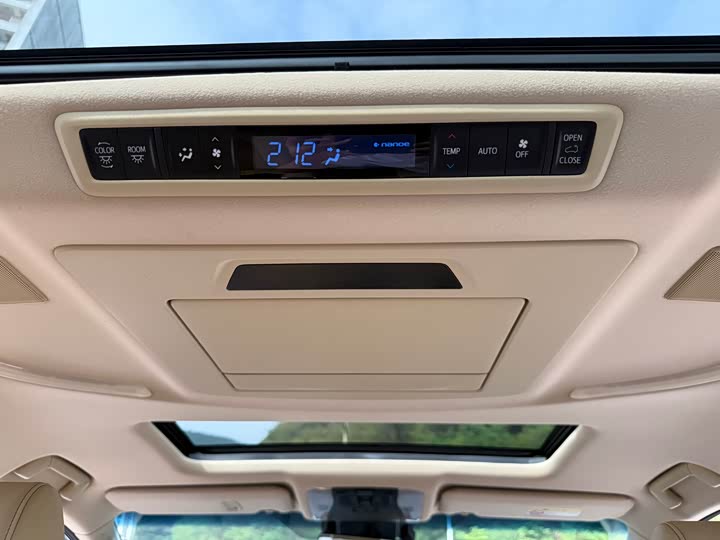 Фото 17 - Toyota Alphard