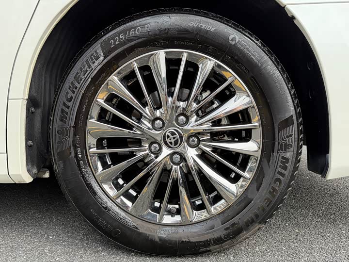 Фото 24 - Toyota Alphard