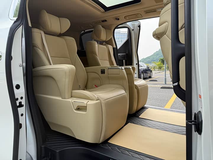 Фото 9 - Toyota Alphard