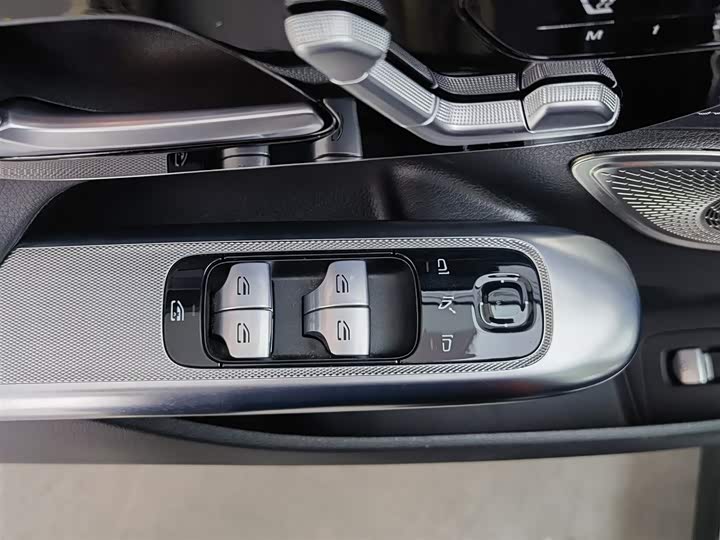 Фото 9 - Mercedes-Benz EQE