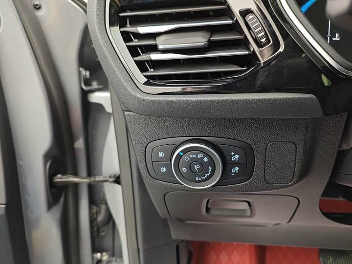 Фото 15 - Ford Focus