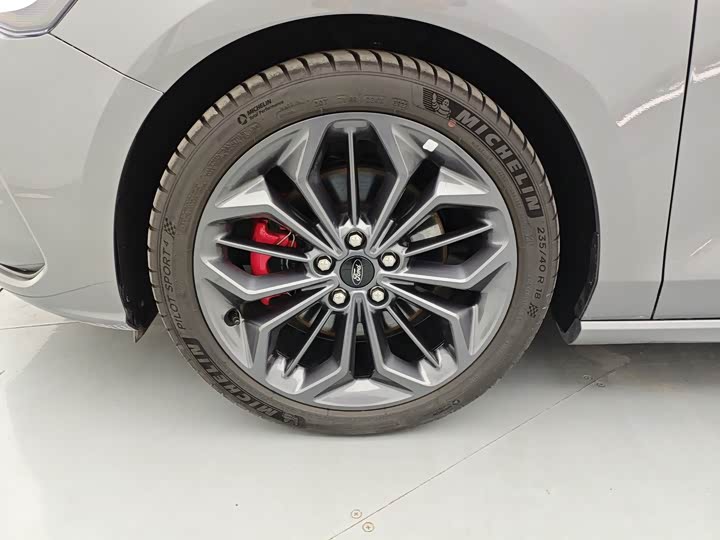 Фото 18 - Ford Focus