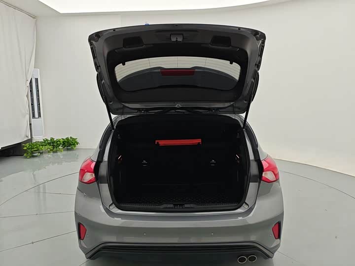 Фото 20 - Ford Focus