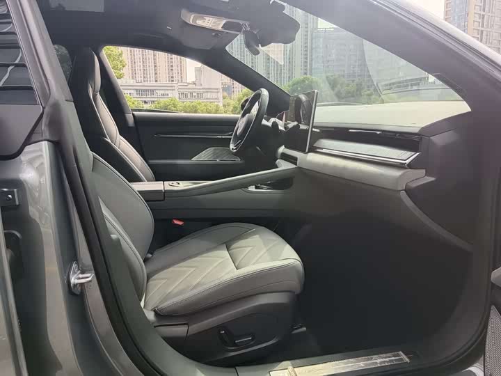 Фото 13 - Zeekr 001