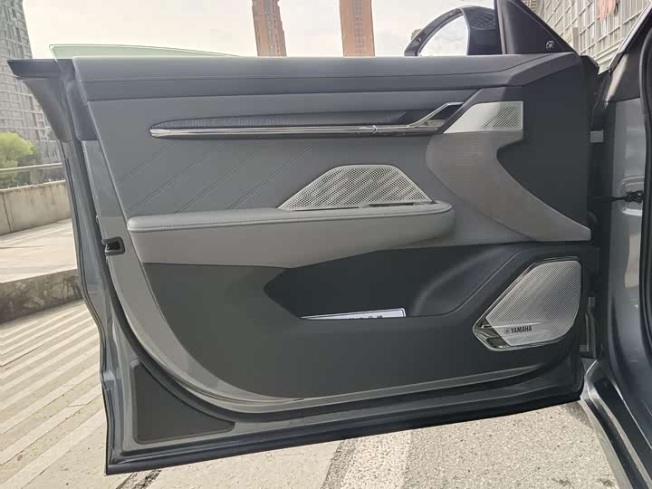 Фото 14 - Zeekr 001