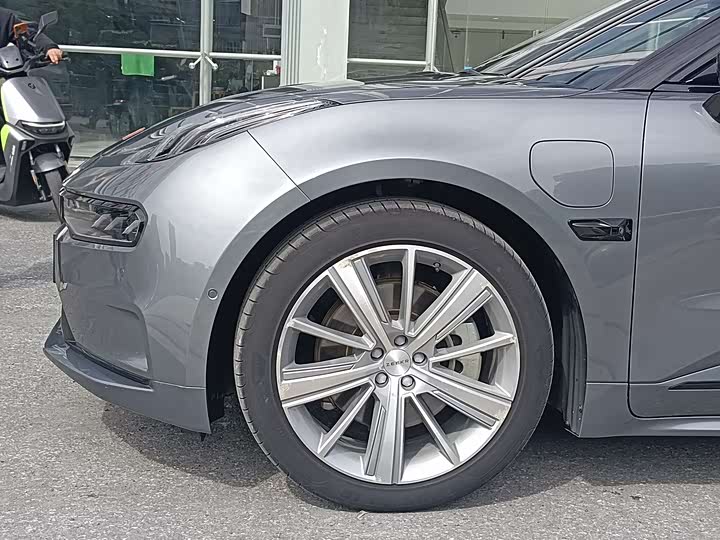 Фото 4 - Zeekr 001