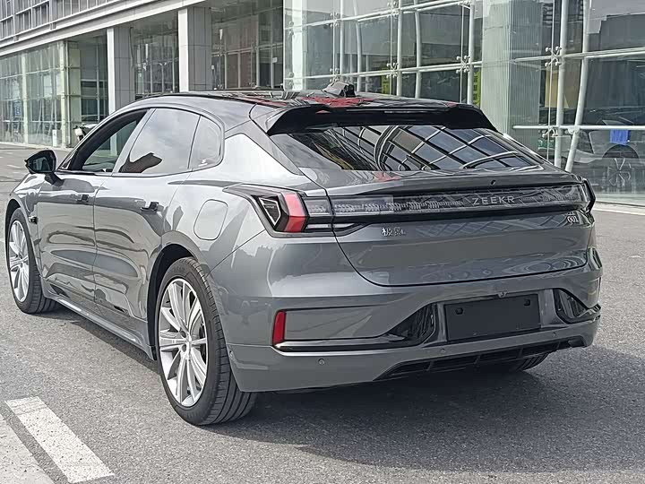 Фото 6 - Zeekr 001