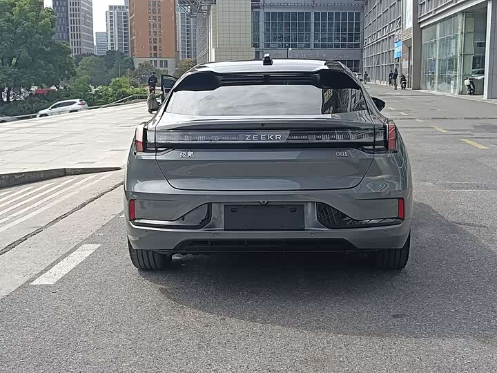 Фото 7 - Zeekr 001