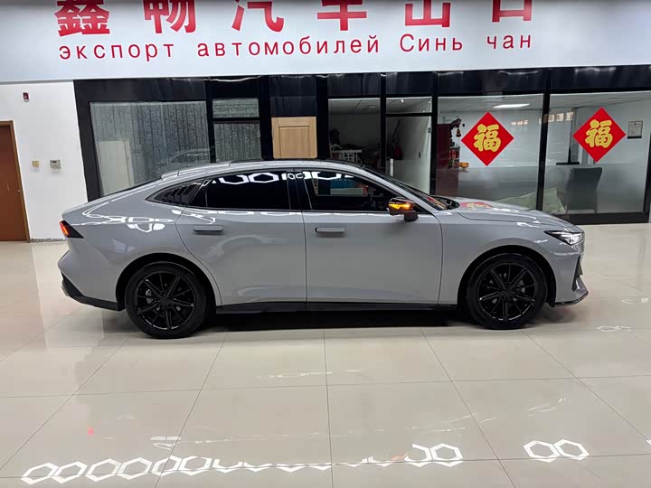 Фото 4 - Changan UNI-V