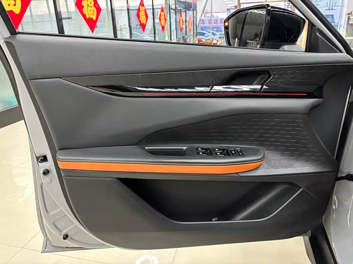 Фото 9 - Changan UNI-V