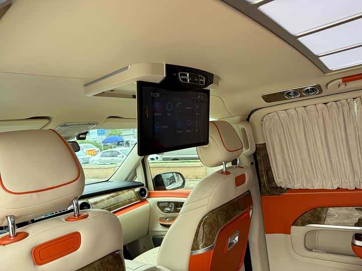 Фото 12 - Mercedes-Benz V-Class