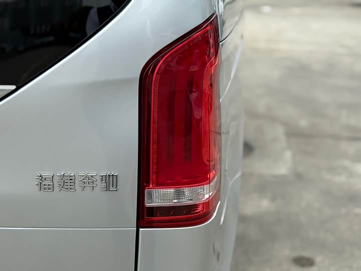 Фото 23 - Mercedes-Benz V-Class