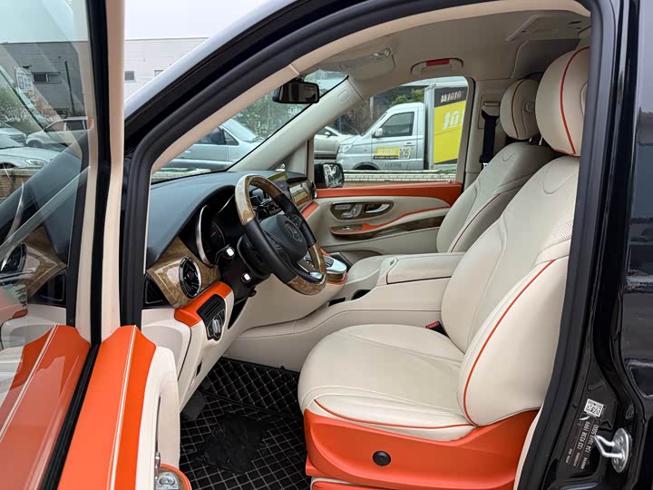 Фото 7 - Mercedes-Benz V-Class