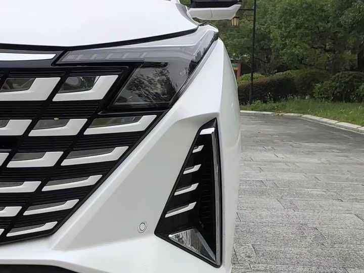 Фото 10 - Changan UNI-Z Hybrid