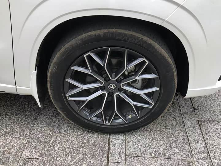 Фото 11 - Changan UNI-Z Hybrid