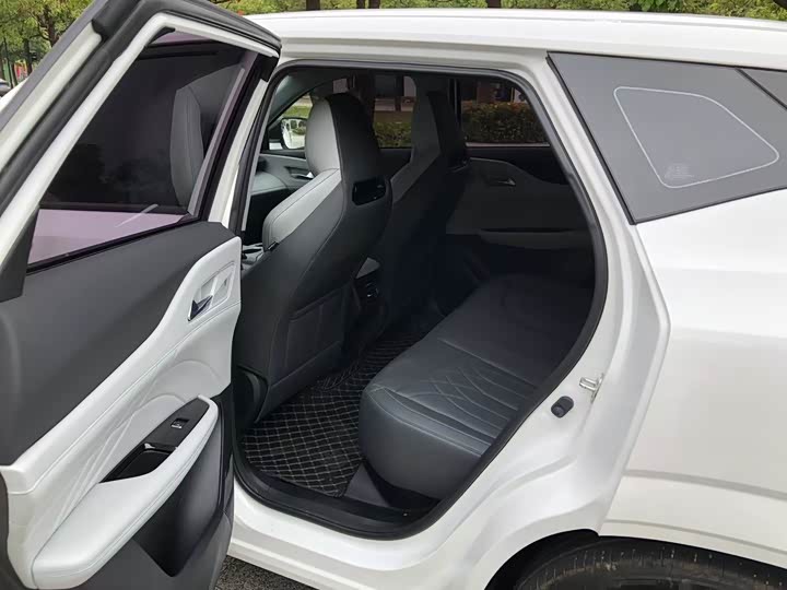 Фото 13 - Changan UNI-Z Hybrid