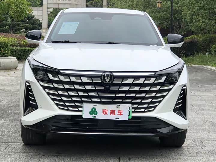 Фото 2 - Changan UNI-Z Hybrid