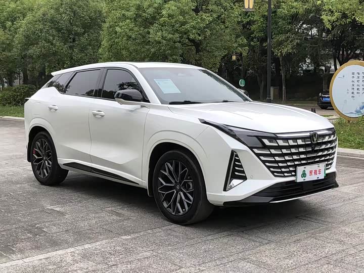 Фото 3 - Changan UNI-Z Hybrid