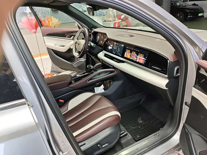 Фото 10 - Geely Monjaro