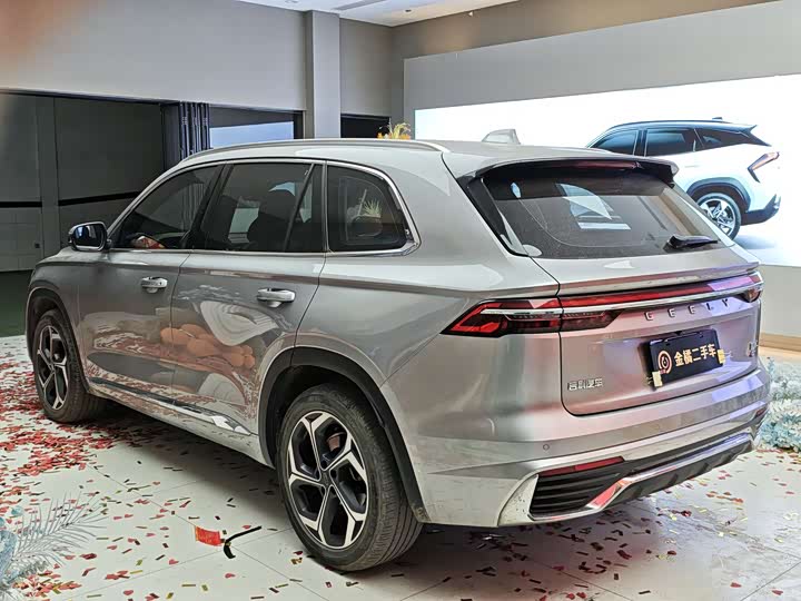 Фото 2 - Geely Monjaro