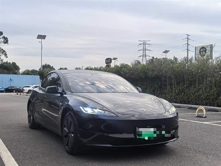 Фото 3 - Tesla Model 3