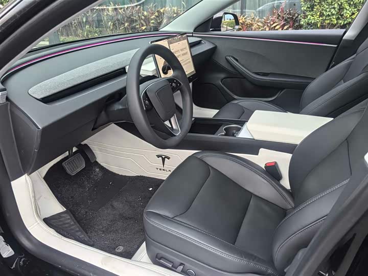 Фото 4 - Tesla Model 3