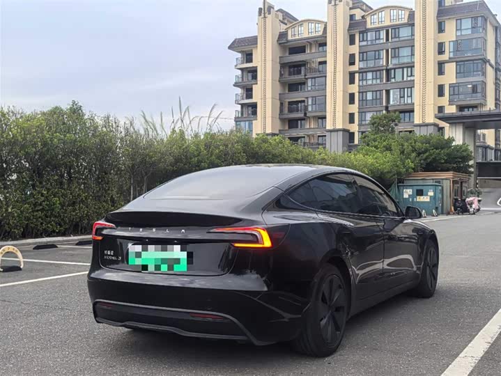 Фото 9 - Tesla Model 3