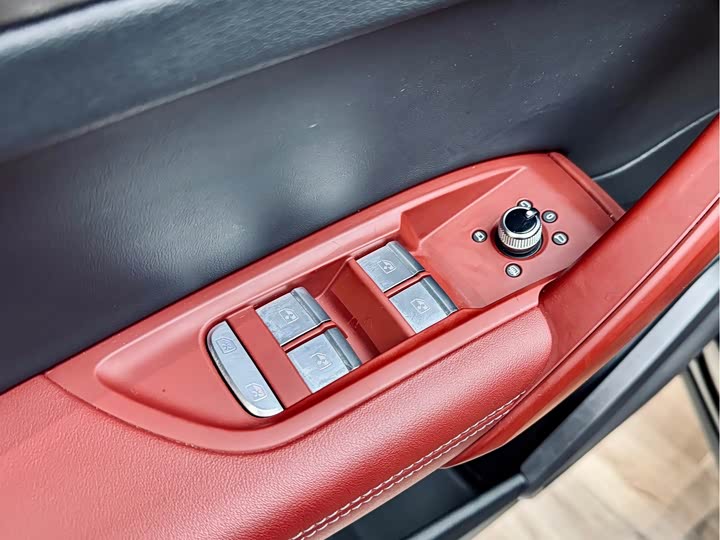 Фото 11 - Audi Q5L