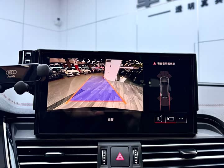 Фото 13 - Audi Q5L