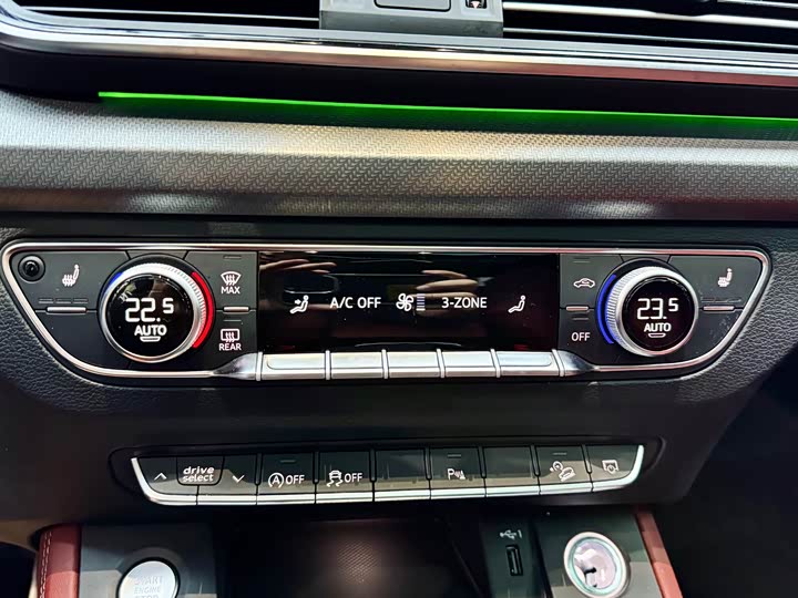 Фото 14 - Audi Q5L