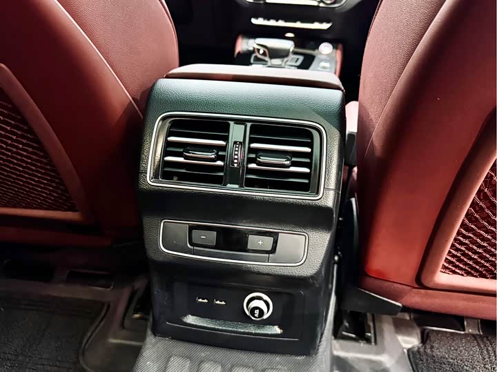 Фото 17 - Audi Q5L