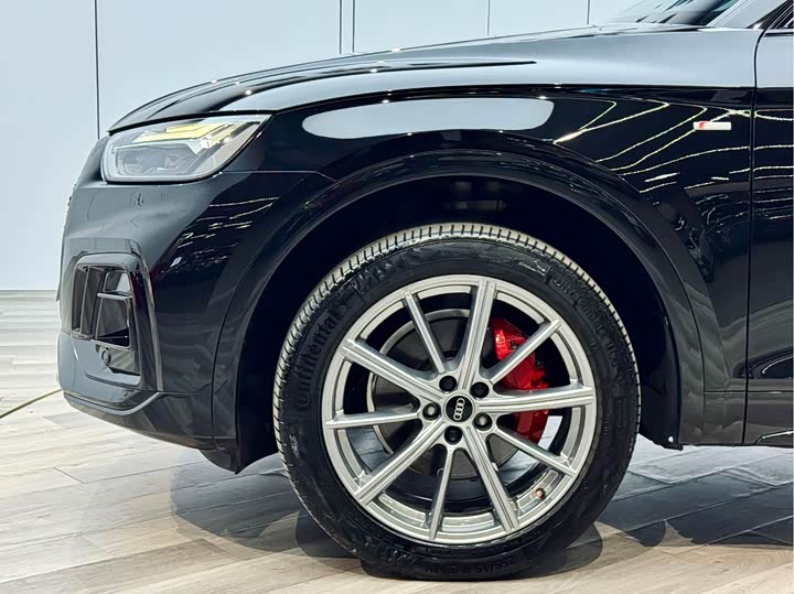 Фото 28 - Audi Q5L