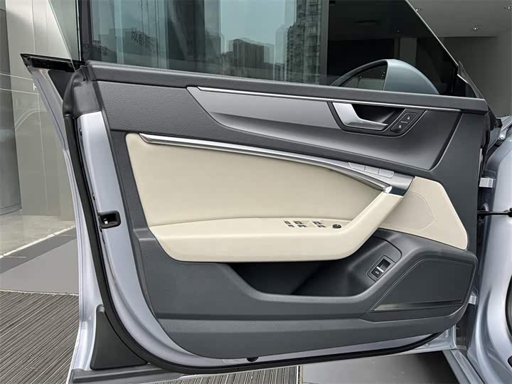 Фото 15 - Audi A7