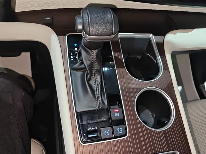 Фото 14 - Toyota Granvia