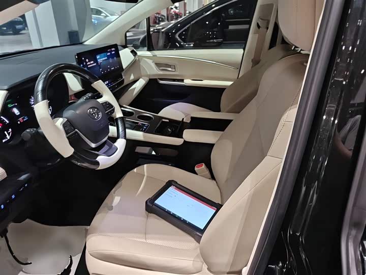 Фото 15 - Toyota Granvia