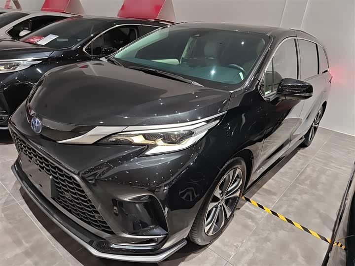 Фото 2 - Toyota Granvia